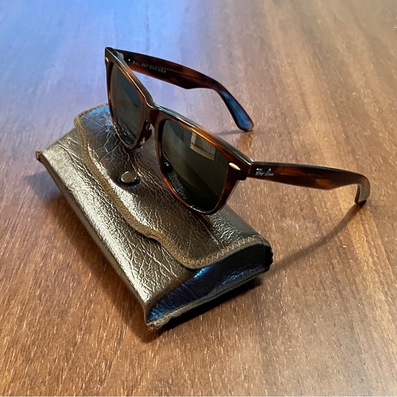 VINTAGE BEL RAY-BAN L1725 SHINY TORT
WAYFARER II SUNGLASSES - Picture 2 of 2